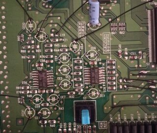 Wires in each capacitor location.