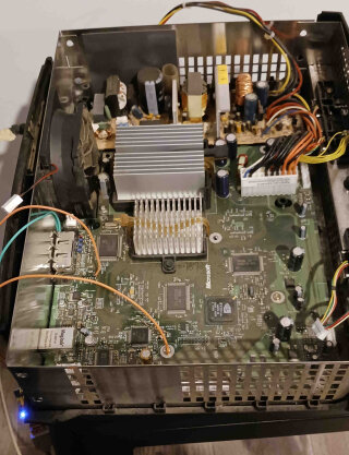 The Xbox ready to be flashed.